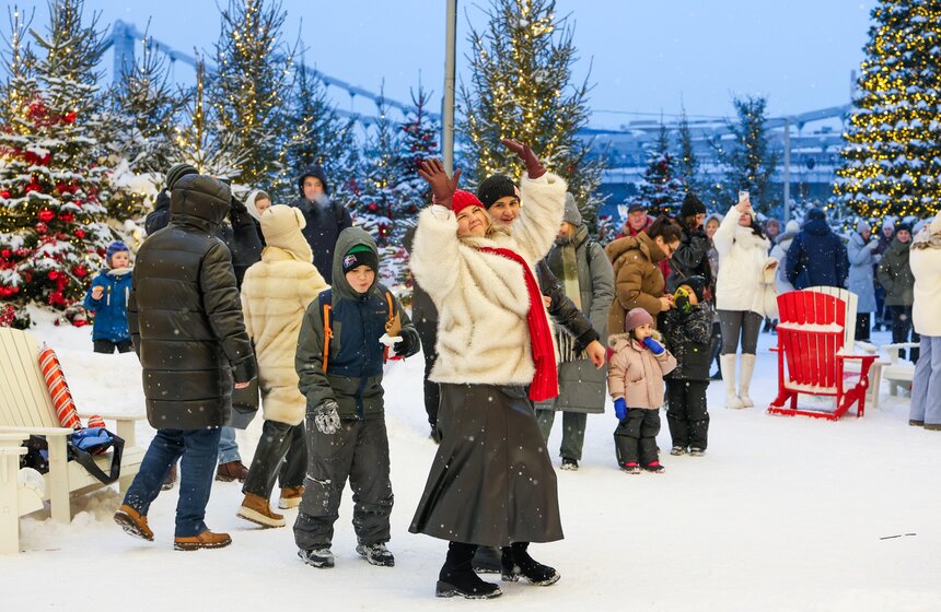 Активная программа последних праздничных выходных завершилась на Пушкинской набережной 18 фото