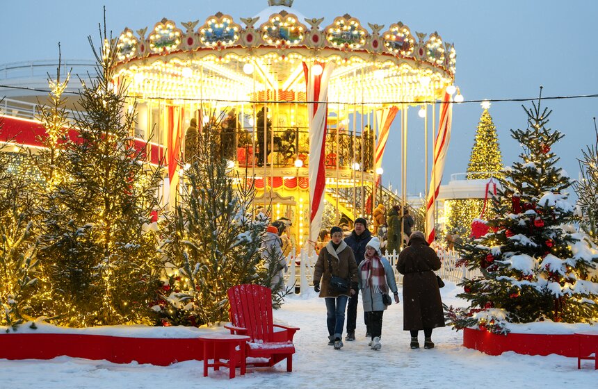 Активная программа последних праздничных выходных завершилась на Пушкинской набережной 21 фото