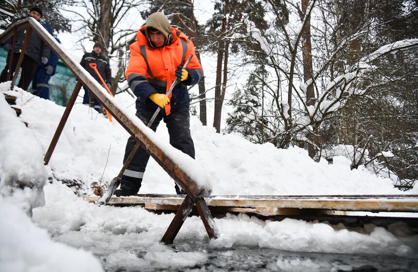 В Москве оборудовали купели к Крещению 7 фото
