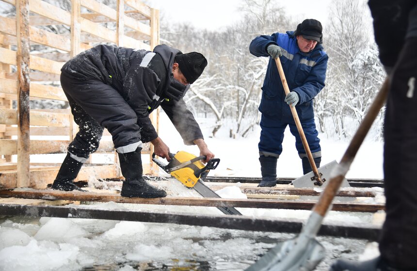 В Москве оборудовали купели к Крещению 16 фото