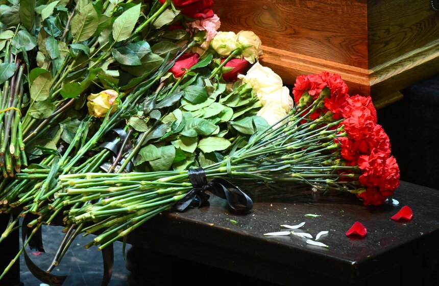 Прощание с актером Игорем Золотовицким состоялось в театре МХТ имени Чехова 30 фото