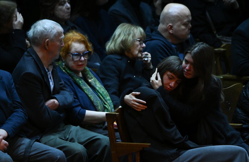 Прощание с актером Игорем Золотовицким состоялось в театре МХТ имени Чехова 7 фото