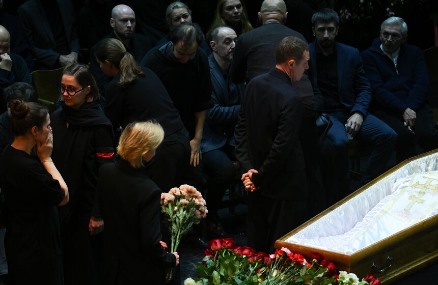 Прощание с актером Игорем Золотовицким состоялось в театре МХТ имени Чехова 8 фото