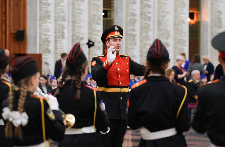 Выставка "Дорога жизни" о подвиге военных шоферов открылась в Музее Победы 3 фото