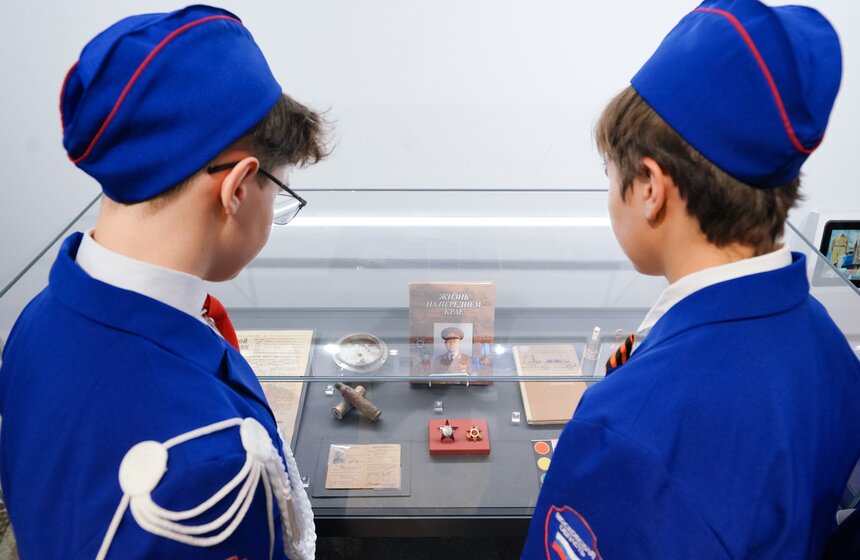 Выставка "Дорога жизни" о подвиге военных шоферов открылась в Музее Победы 26 фото