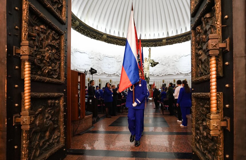 Выставка "Дорога жизни" о подвиге военных шоферов открылась в Музее Победы 21 фото