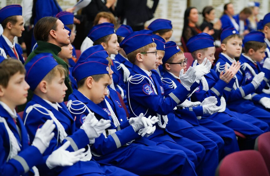Выставка "Дорога жизни" о подвиге военных шоферов открылась в Музее Победы 14 фото