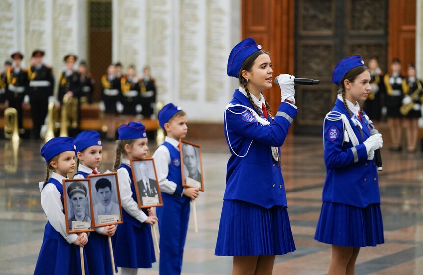 Выставка "Дорога жизни" о подвиге военных шоферов открылась в Музее Победы 19 фото