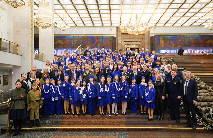 Выставка "Дорога жизни" о подвиге военных шоферов открылась в Музее Победы 30 фото