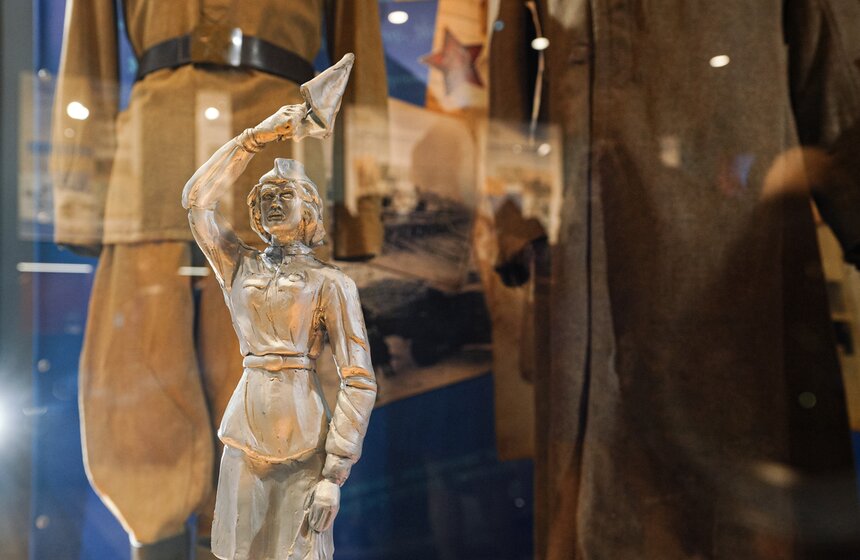 Выставка "Дорога жизни" о подвиге военных шоферов открылась в Музее Победы 27 фото