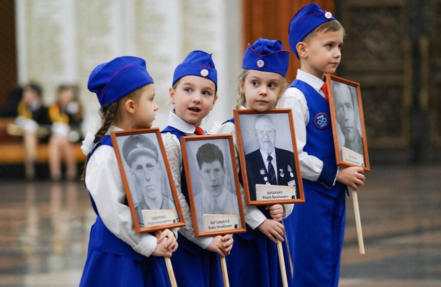 Выставка "Дорога жизни" о подвиге военных шоферов открылась в Музее Победы 17 фото