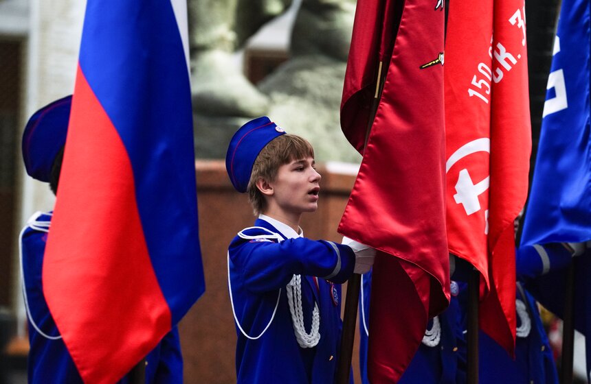 Выставка "Дорога жизни" о подвиге военных шоферов открылась в Музее Победы 11 фото