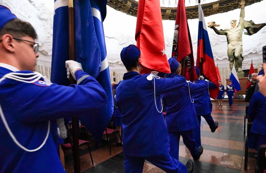 Выставка "Дорога жизни" о подвиге военных шоферов открылась в Музее Победы 9 фото