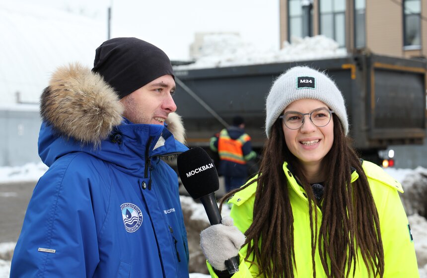 Сугробы в Москве вывезли на снегоплавильные пункты 3 фото