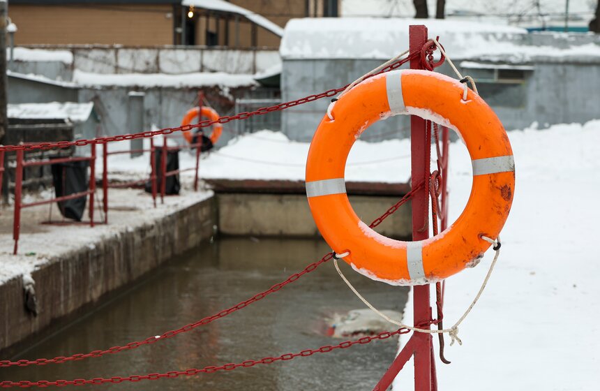 Сугробы в Москве вывезли на снегоплавильные пункты 5 фото
