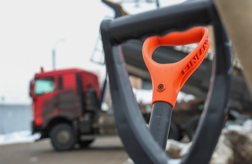 Сугробы в Москве вывезли на снегоплавильные пункты 18 фото