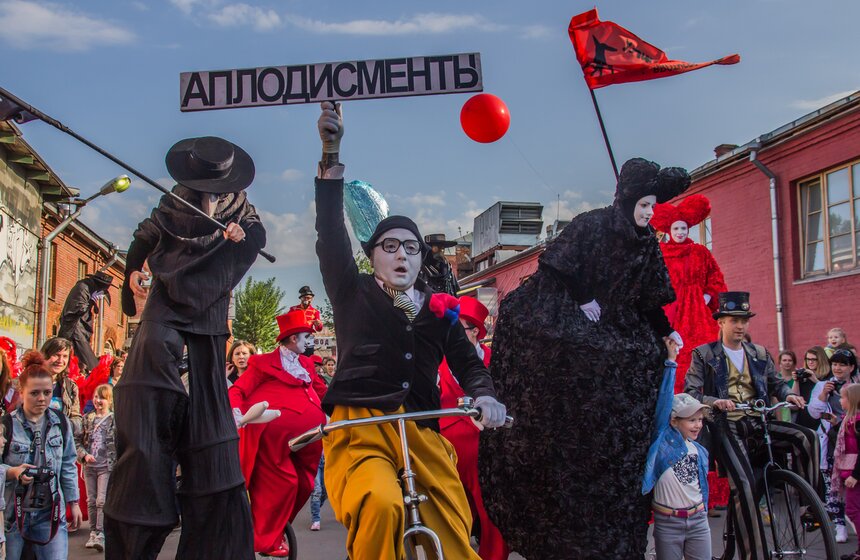 Ночной театральный карнавал прошел в ЦСИ "Винзавод" 12 фото