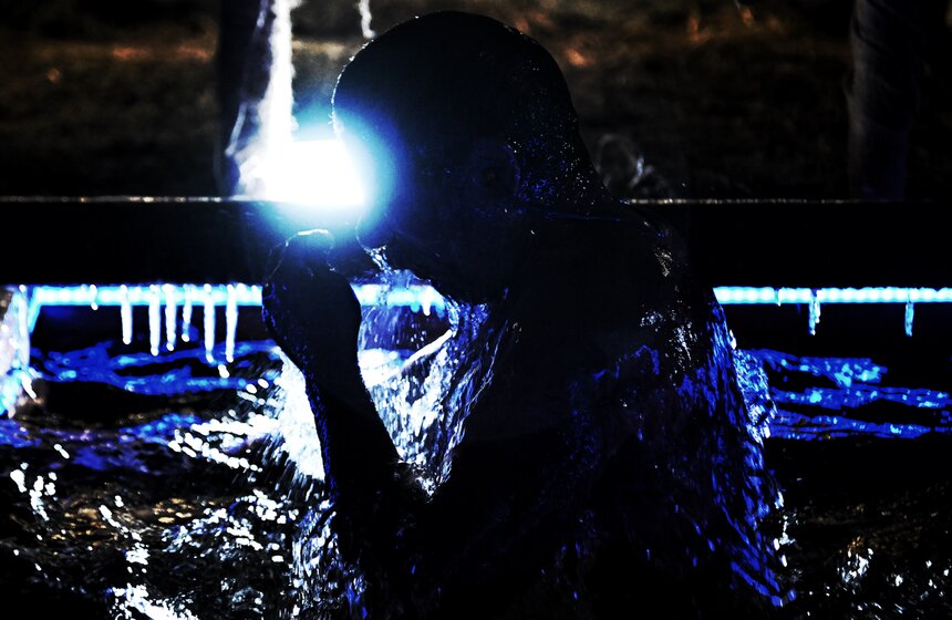 Крещенские купания прошли в Москве 22 фото