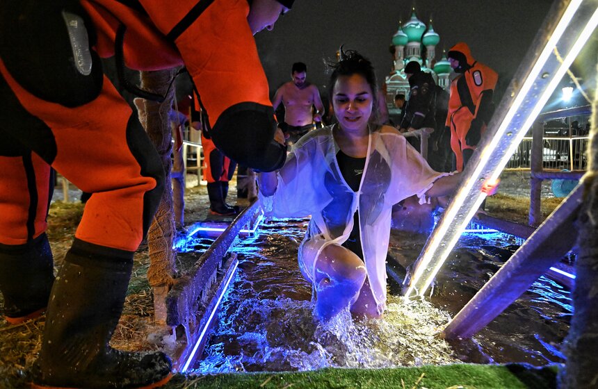 Крещенские купания прошли в Москве 21 фото