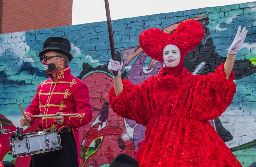 Ночной театральный карнавал прошел в ЦСИ "Винзавод" 16 фото