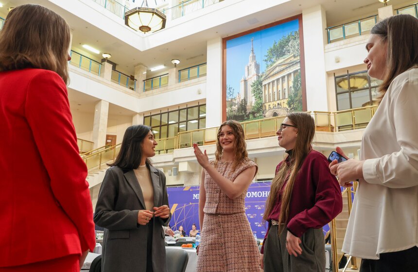 В МГУ состоялась церемония розлива медовухи в честь Дня студента 3 фото