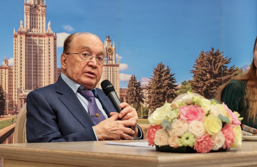 В МГУ состоялась церемония розлива медовухи в честь Дня студента 6 фото