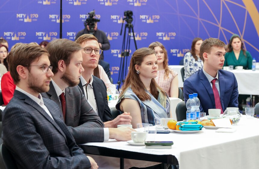 В МГУ состоялась церемония розлива медовухи в честь Дня студента 9 фото