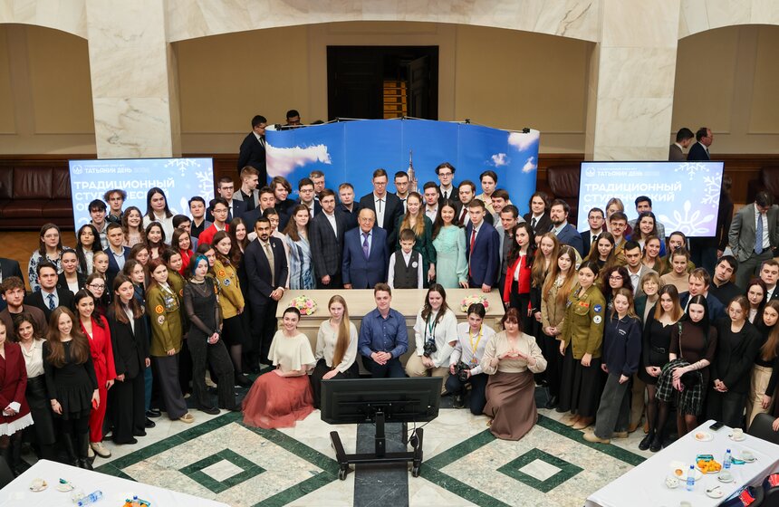 В МГУ состоялась церемония розлива медовухи в честь Дня студента 18 фото