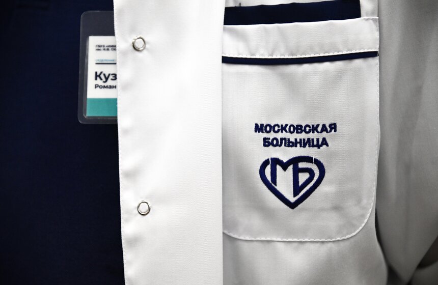 Школьница посетила экскурсию в НИИ имени Склифосовского в рамках акции "Добрая елка" 2 фото