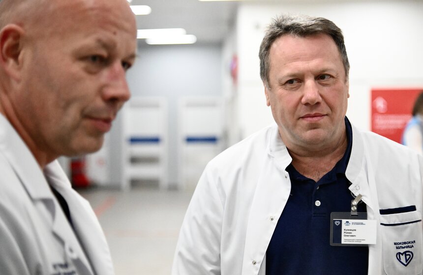 Школьница посетила экскурсию в НИИ имени Склифосовского в рамках акции "Добрая елка" 4 фото