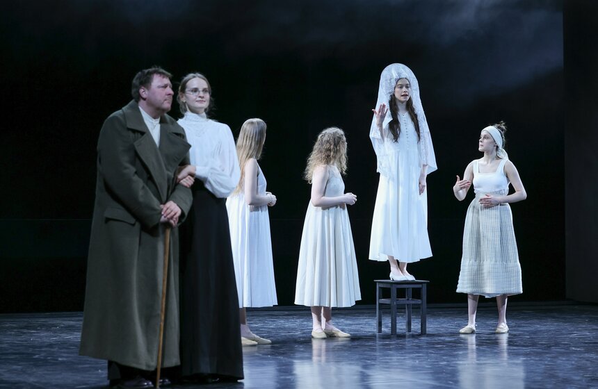 Премьера спектакля "Капитанская дочка" состоялась в Театре имени Пушкина в Москве 12 фото