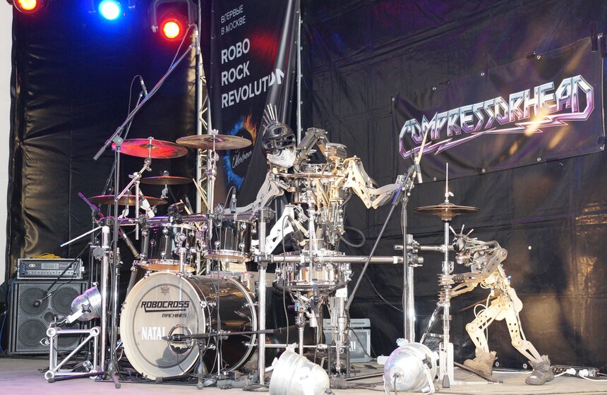 В Москве прошел концерт единственной в мире рок-группы роботов 1 фото