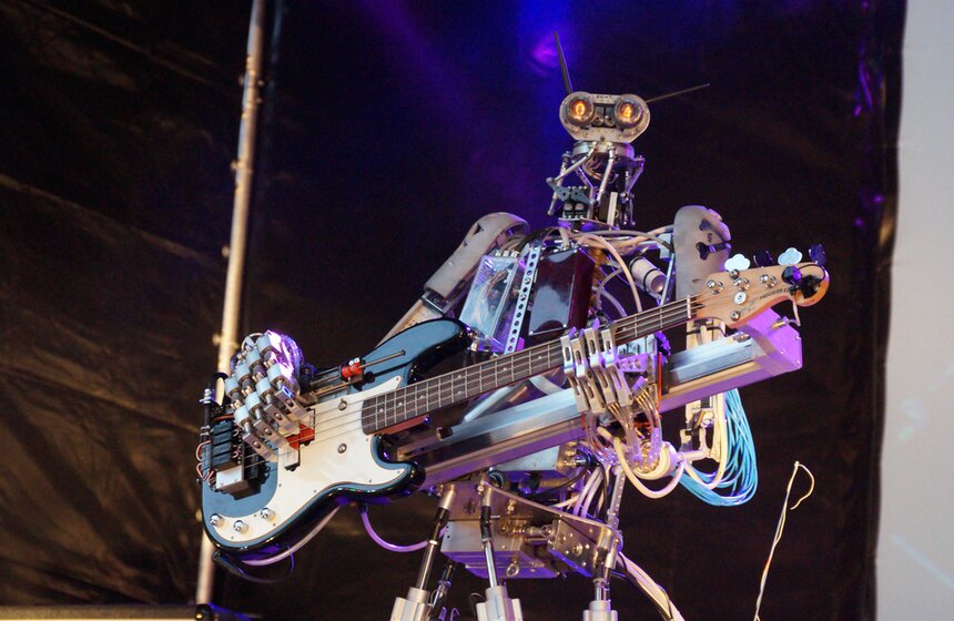 В Москве прошел концерт единственной в мире рок-группы роботов 2 фото
