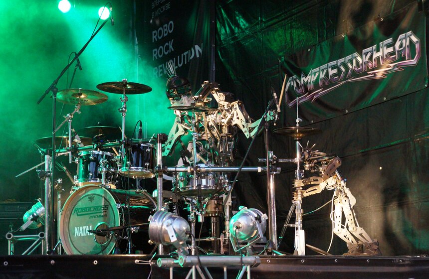 В Москве прошел концерт единственной в мире рок-группы роботов 3 фото