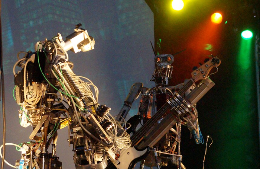 В Москве прошел концерт единственной в мире рок-группы роботов 5 фото
