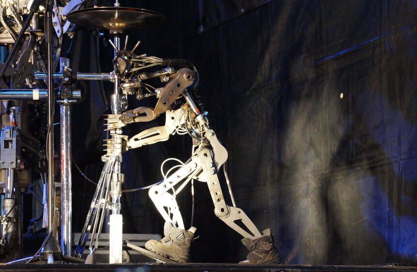 В Москве прошел концерт единственной в мире рок-группы роботов 10 фото