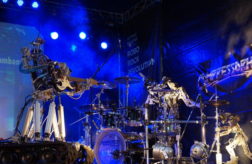 В Москве прошел концерт единственной в мире рок-группы роботов 9 фото