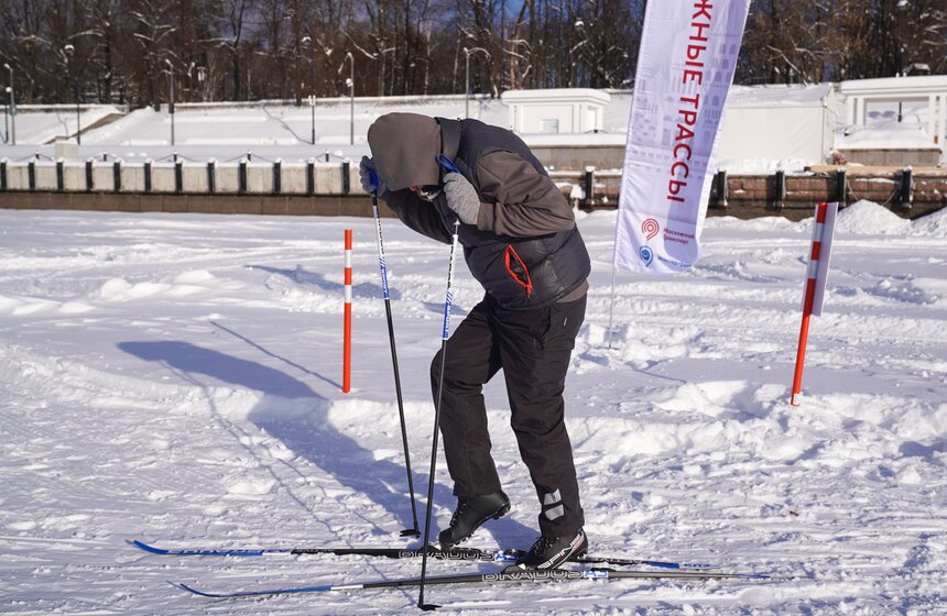 Москвичи могут принять участие в лыжных тренировках на Северном речном вокзале 23 фото