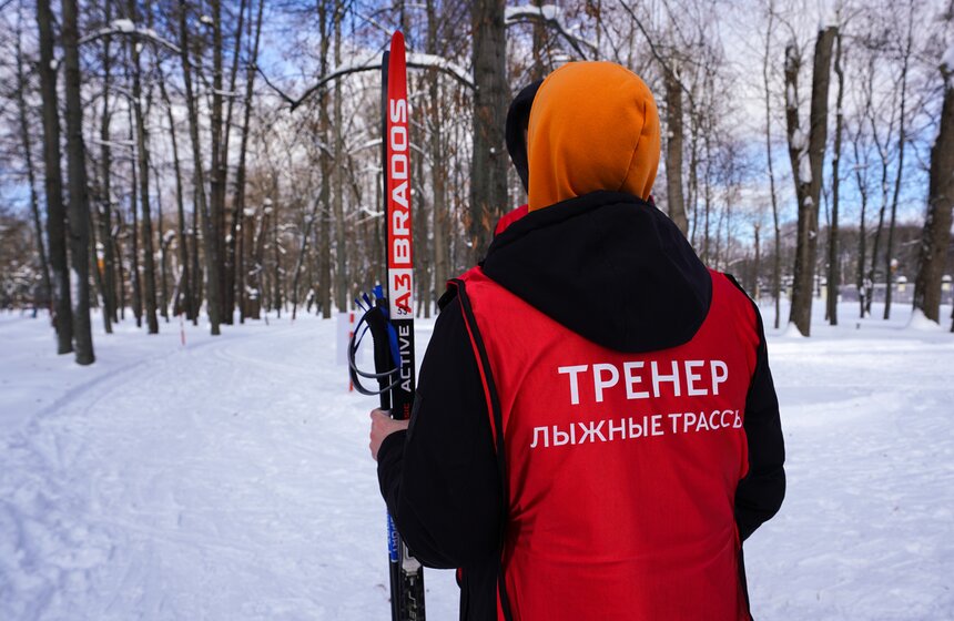 Москвичи могут принять участие в лыжных тренировках на Северном речном вокзале 13 фото