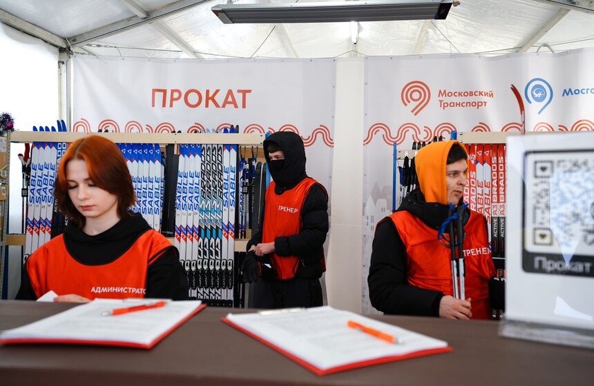 Москвичи могут принять участие в лыжных тренировках на Северном речном вокзале 10 фото