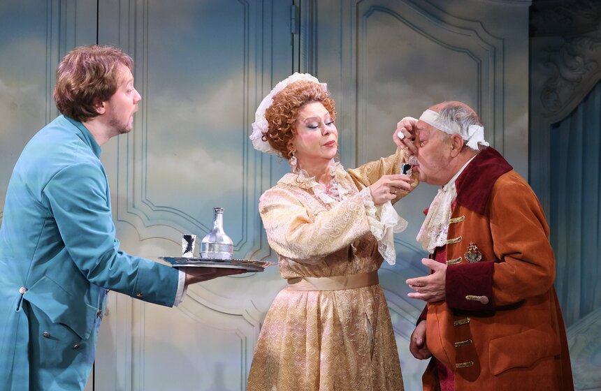 Премьера спектакля "Расстроенная семья" состоялась в Малом театре 10 фото