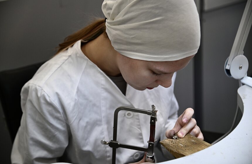 Москвичам рассказали, как студенты столичных колледжей обучаются профессии ювелира 19 фото