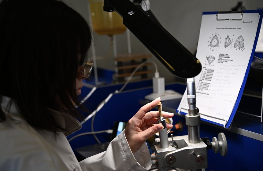 Москвичам рассказали, как студенты столичных колледжей обучаются профессии ювелира 10 фото