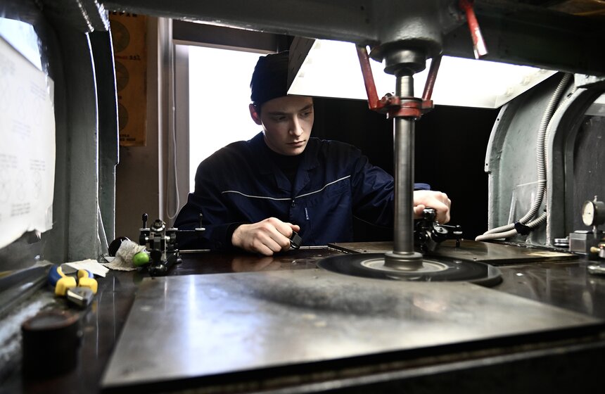 Москвичам рассказали, как студенты столичных колледжей обучаются профессии ювелира 28 фото