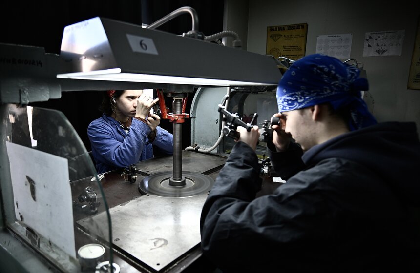 Москвичам рассказали, как студенты столичных колледжей обучаются профессии ювелира 30 фото