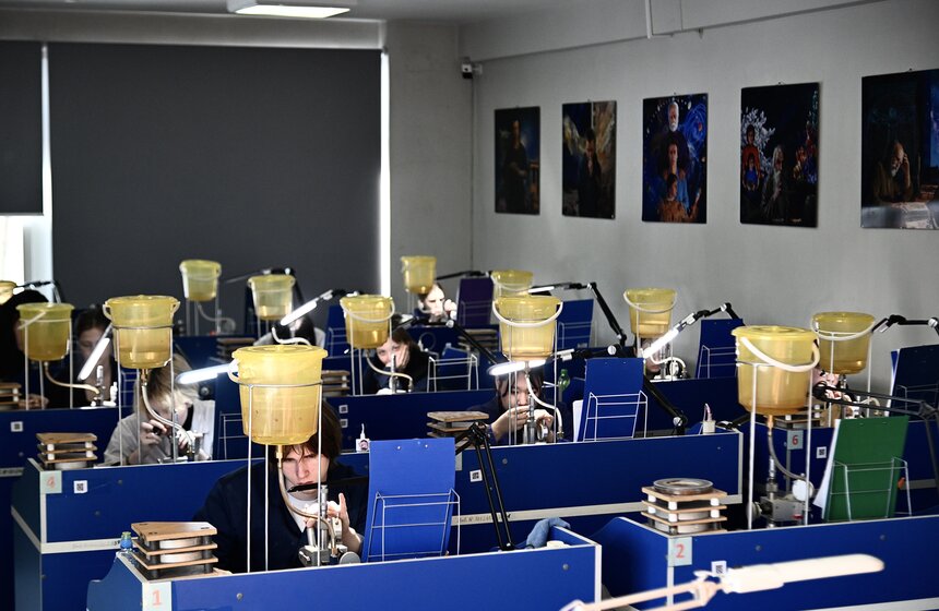 Москвичам рассказали, как студенты столичных колледжей обучаются профессии ювелира 8 фото