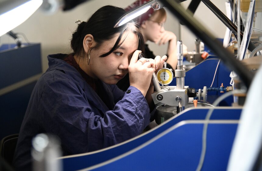 Москвичам рассказали, как студенты столичных колледжей обучаются профессии ювелира 12 фото