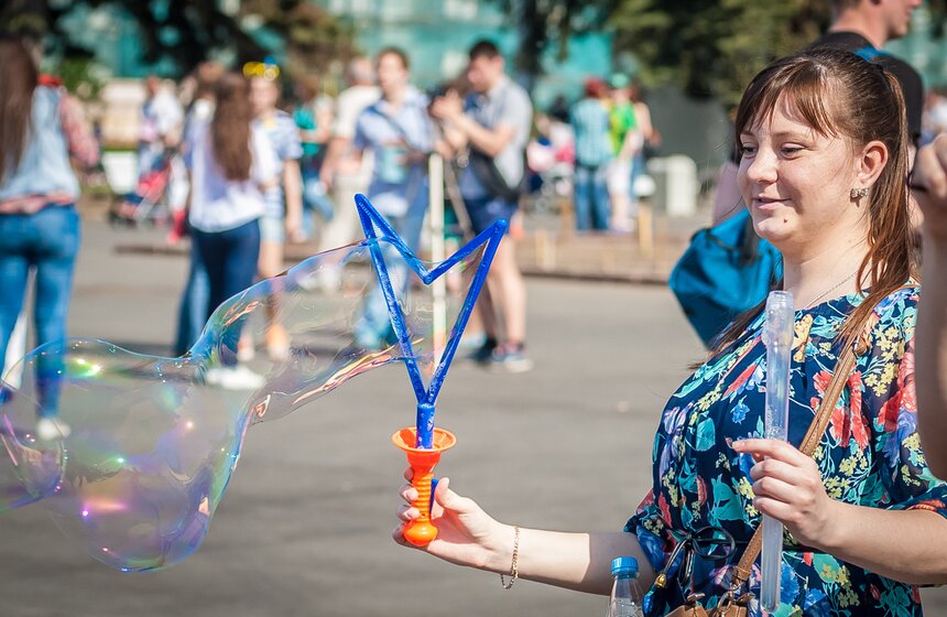 В парке ВДНХ прошел парад мыльных пузырей Dreamflash 18 фото