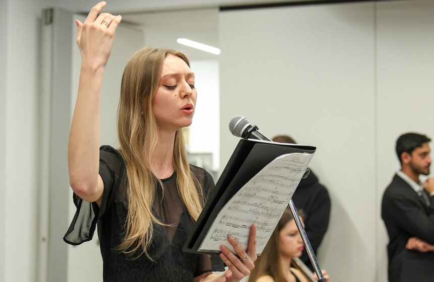 Персональная выставка графика Дмитрия Лиона открылась в Москве 20 фото