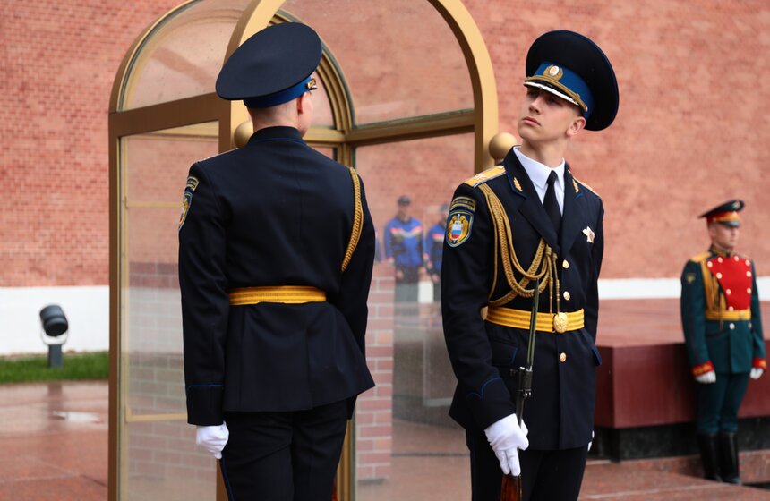 В Александровском саду провели профилактику Вечного огня 2 фото